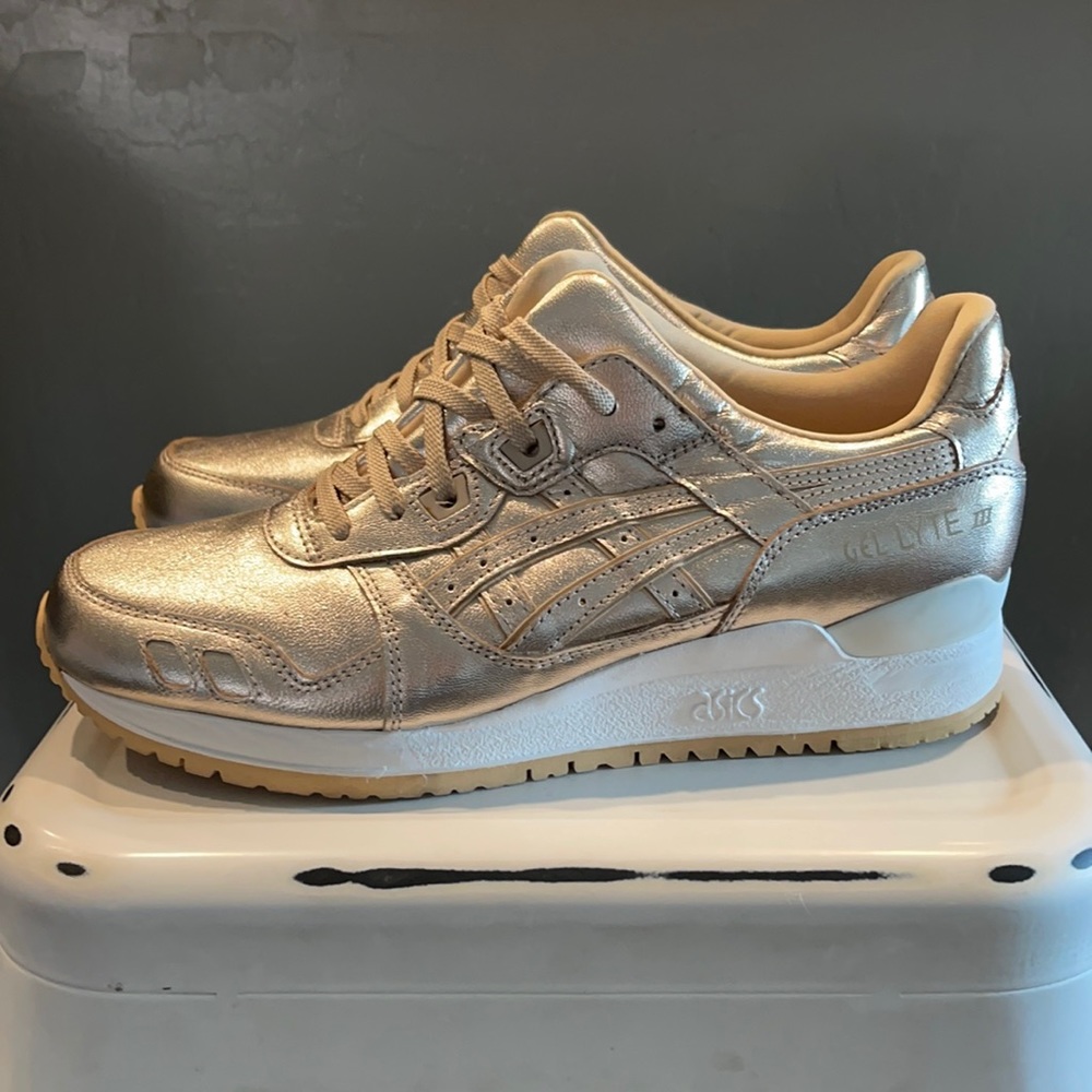 ASICS Gel-Lyte iii, Champagne, Women’s size 9